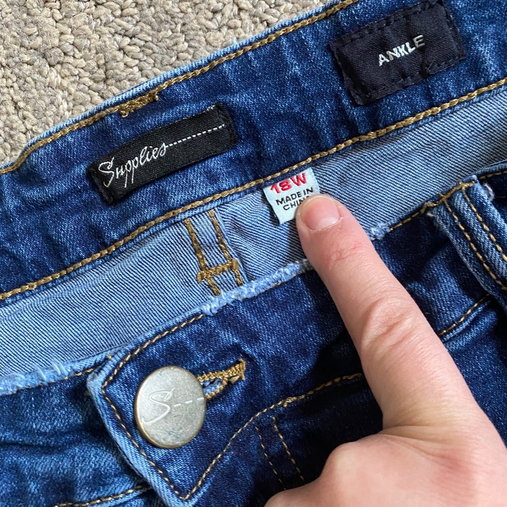 Medium wash distressed Supplies Jeans